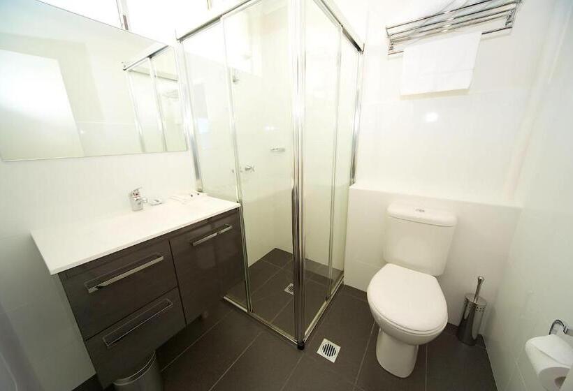 标准三人间, Brunswick River Inn