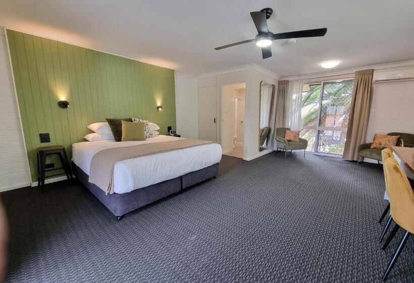جناح سوبيريور, Cosmo Motel Adamstown