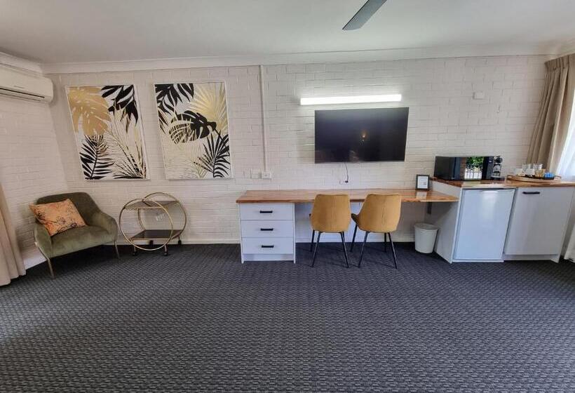 جناح سوبيريور, Cosmo Motel Adamstown