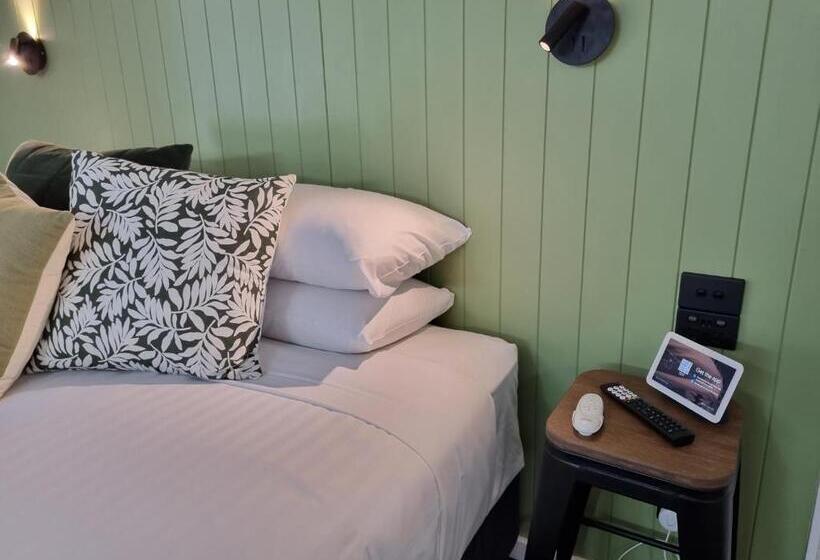 جناح سوبيريور, Cosmo Motel Adamstown