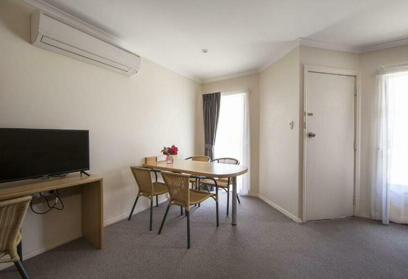 سوییت اجرایی, Redhill Cooma Motor Inn