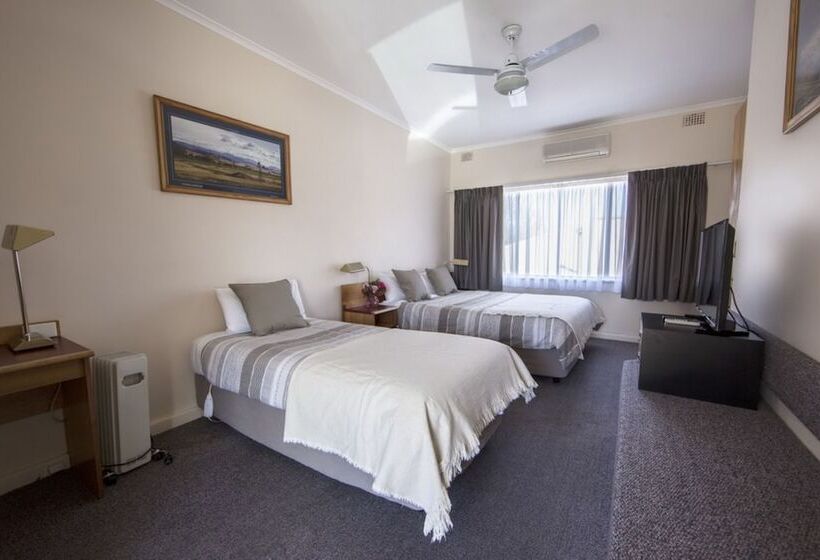 اتاق استاندارد سه نفره, Redhill Cooma Motor Inn