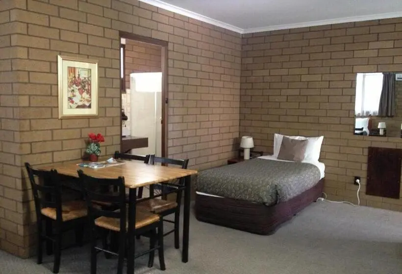 Perhehuone, Rippleside Park Motor Inn
