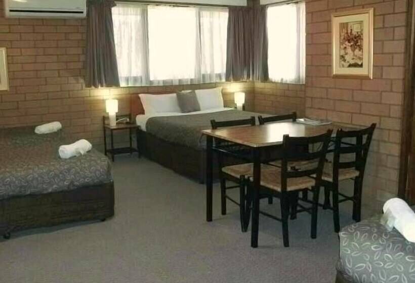 Семейный Номер, Rippleside Park Motor Inn