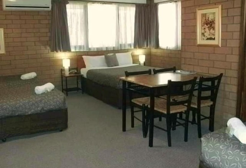 패밀리 룸, Rippleside Park Motor Inn