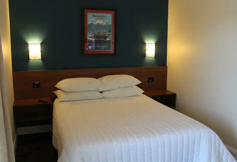 デラックススイート, Whale Motor Inn And Restaurant