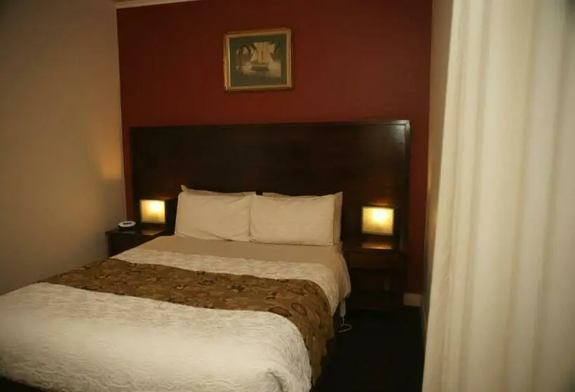 デラックススイート, Whale Motor Inn And Restaurant