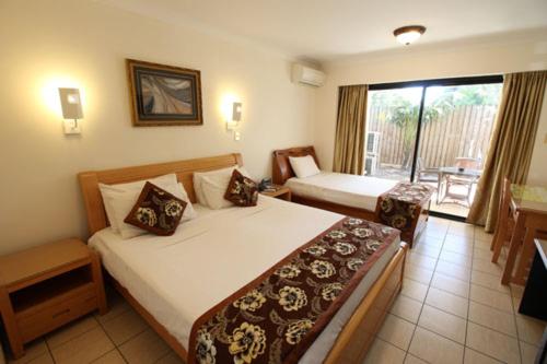 חדר סטנדרט לשלושה, Novena Palms Motel