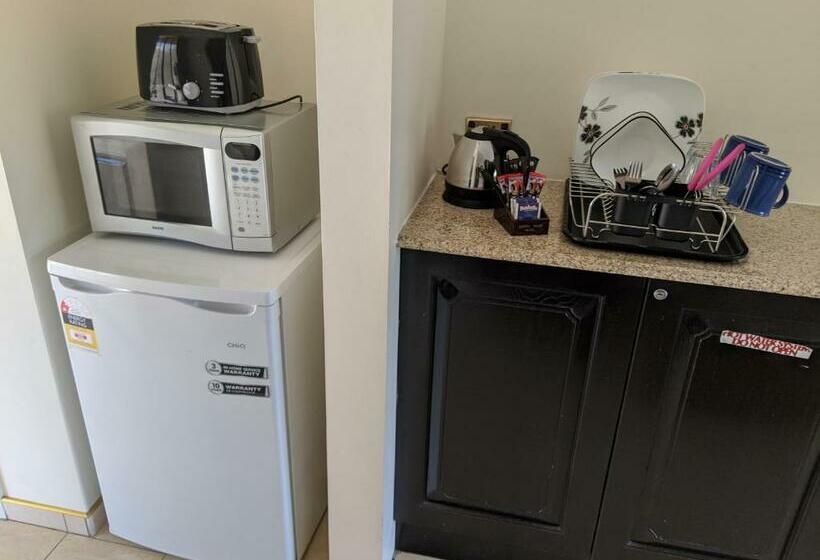 חדר סטנדרט עם מיטת קינג, Novena Palms Motel