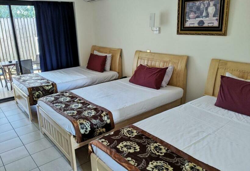 חדר סטנדרט לשלושה, Novena Palms Motel