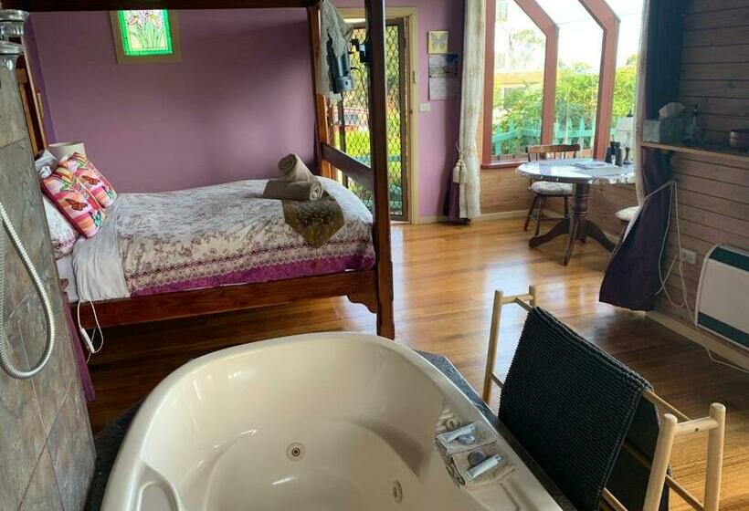 디럭스 테라스 룸 바다 전망, The Goat And Goose Bed & Breakfast