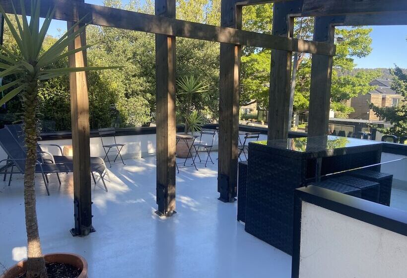 جناح ديلوكس, Tower Motel Marysville