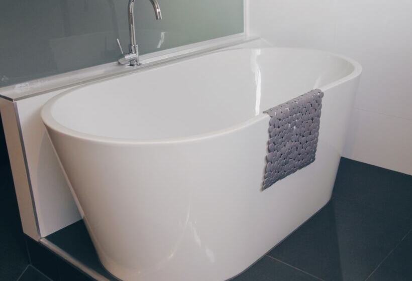 סוויטה דלוקס, Tower Motel Marysville