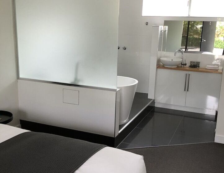 סוויטה דלוקס, Tower Motel Marysville