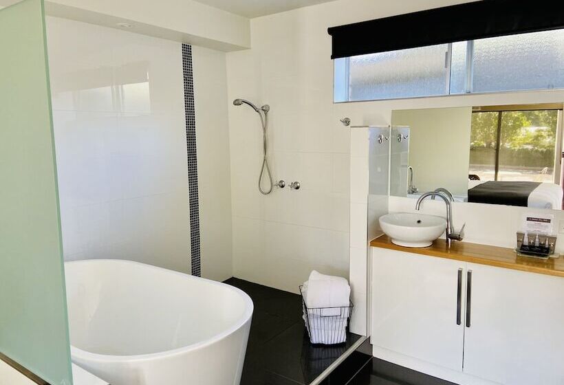 جناح ديلوكس, Tower Motel Marysville