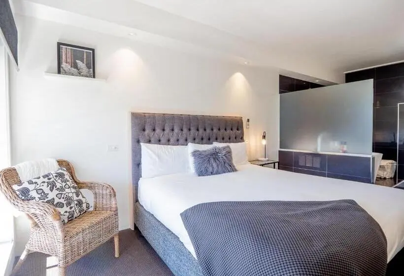 Deluxe Suite King Bed, Tower Motel Marysville