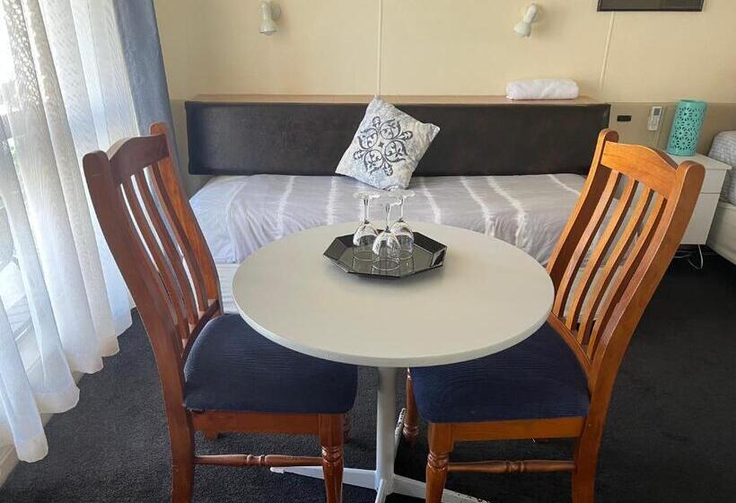 컴포트 룸, Woodmans Hill Motel