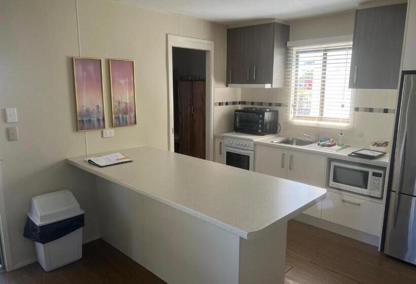 오두막, Woodmans Hill Motel