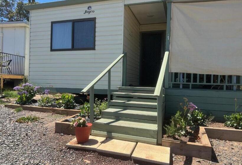 Хижина, Woodmans Hill Motel