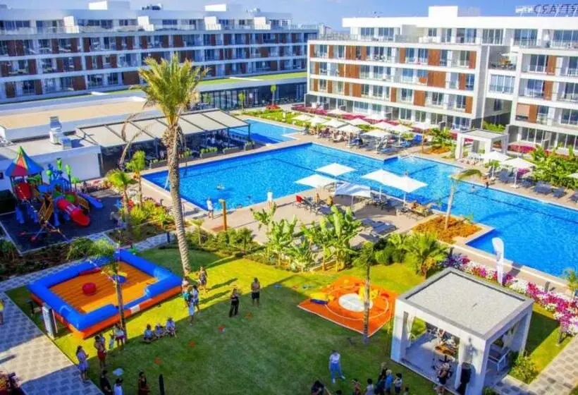 استودیوی استاندارد, Courtyard Long Beach Holiday Resort