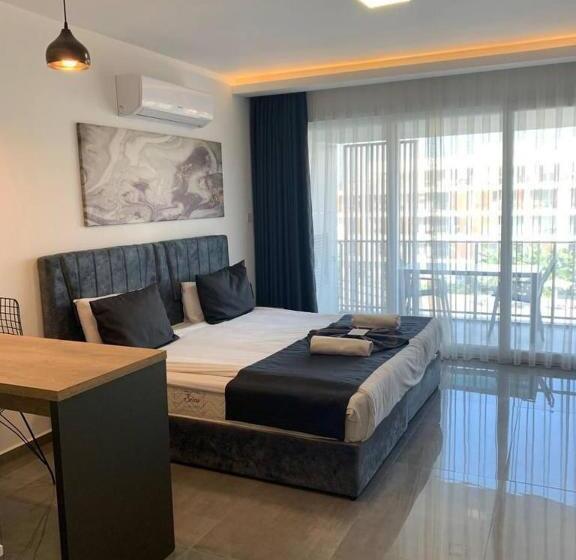 استودیوی استاندارد, Courtyard Long Beach Holiday Resort