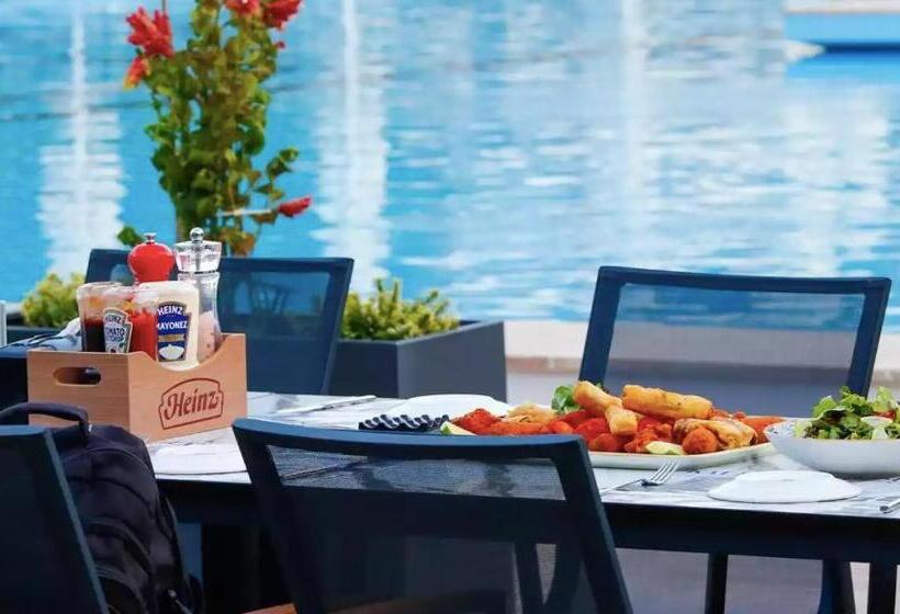 استودیوی استاندارد, Courtyard Long Beach Holiday Resort