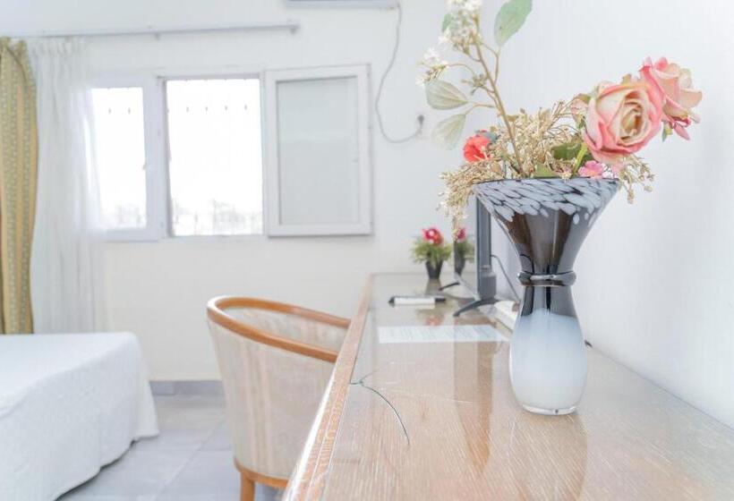 اتاق لوکس, Azur Conakry