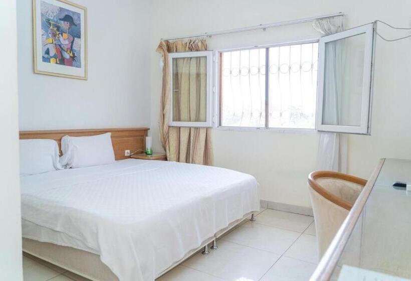 اتاق لوکس, Azur Conakry