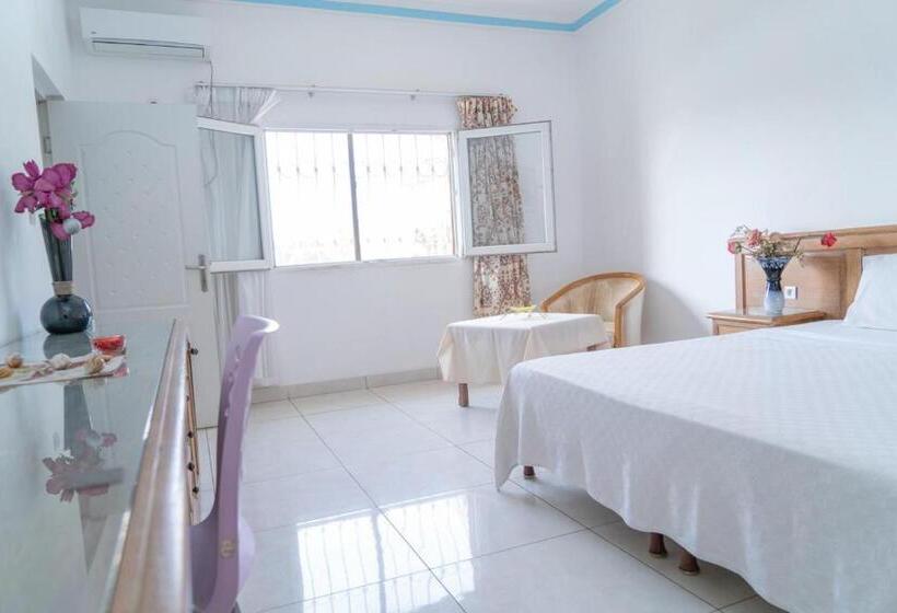 سوییت با چشمانداز دریا, Azur Conakry