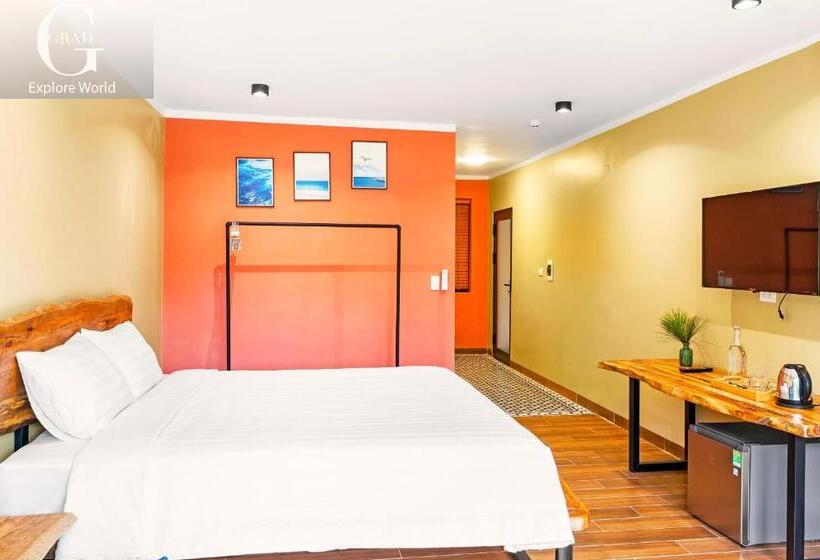 اتاق استاندارد با چشم‌انداز دریاچه, Cerf Volant Soc Son Resort