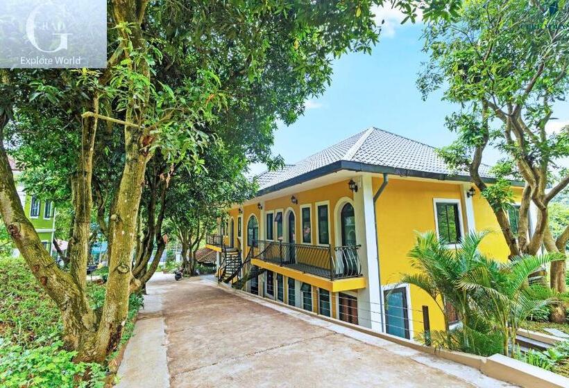 اتاق استاندارد با چشم‌انداز دریاچه, Cerf Volant Soc Son Resort