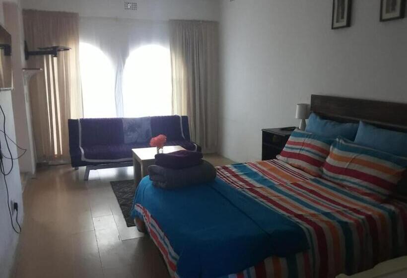 ファミリールーム, Airport Lodge Or Tambo