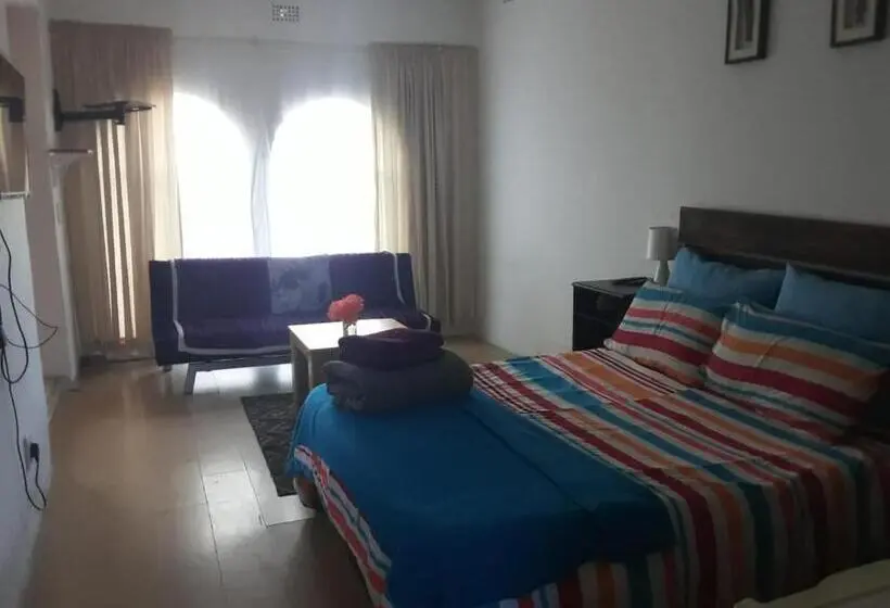 ファミリールーム, Airport Lodge Or Tambo