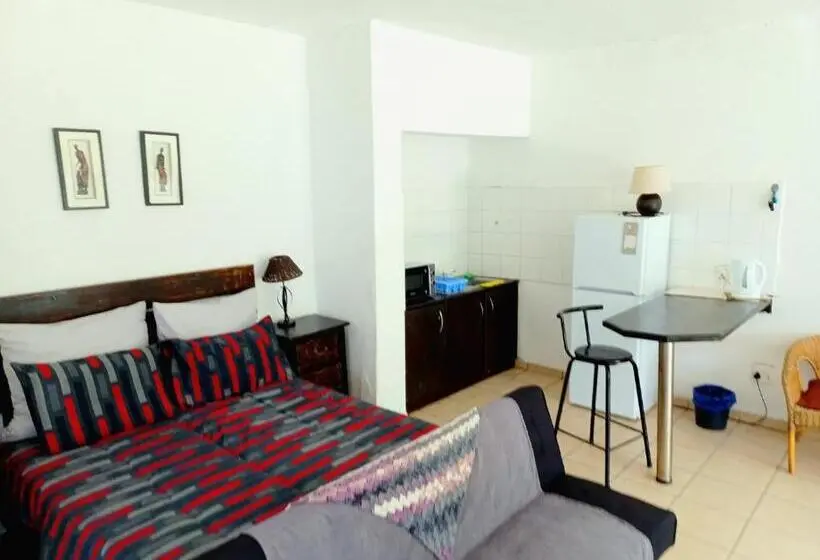 スタンダード4人部屋, Airport Lodge Or Tambo