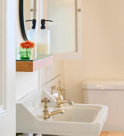 带大床的标准间, Modja Modja House