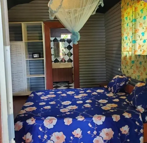 اتاق یک تخته با چشم‌انداز استخر, Bungalow Chez Mouch Nosy Be 6