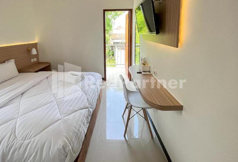 豪华房间, Jenggo Riverside Mitra Reddoorz Near Kampung Inggris Pare