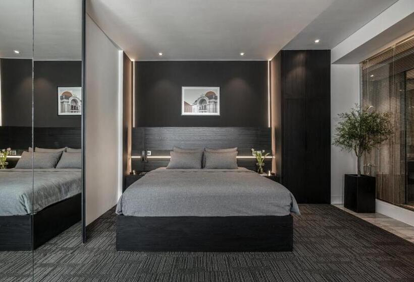 Deluxe Room with Balcony, M Village Nguyễn Kiệm   Cosmo Airport