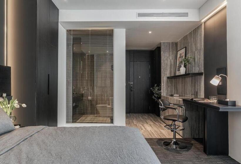 Deluxe Room with Balcony, M Village Nguyễn Kiệm   Cosmo Airport