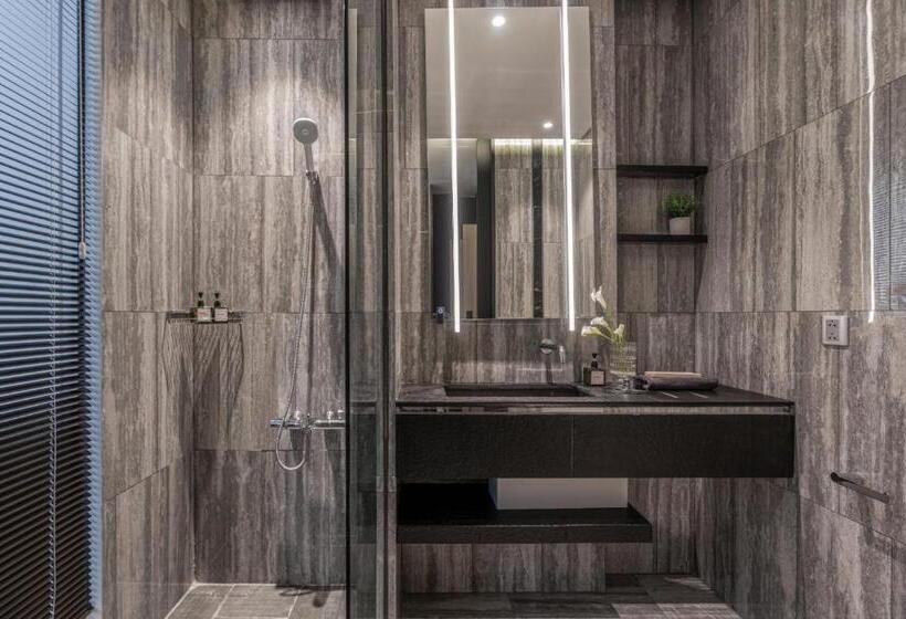 Deluxe Room with Balcony, M Village Nguyễn Kiệm   Cosmo Airport