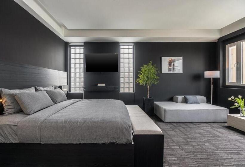 Deluxe Room King Size Bed, M Village Nguyễn Kiệm   Cosmo Airport