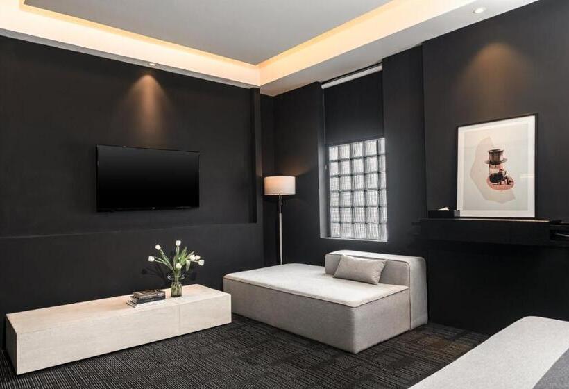 Superior Studio, M Village Nguyễn Kiệm   Cosmo Airport