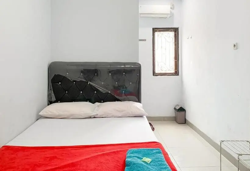 スタンダードルーム, Penginapan Losmen Ayu Pamanukan Redpartner