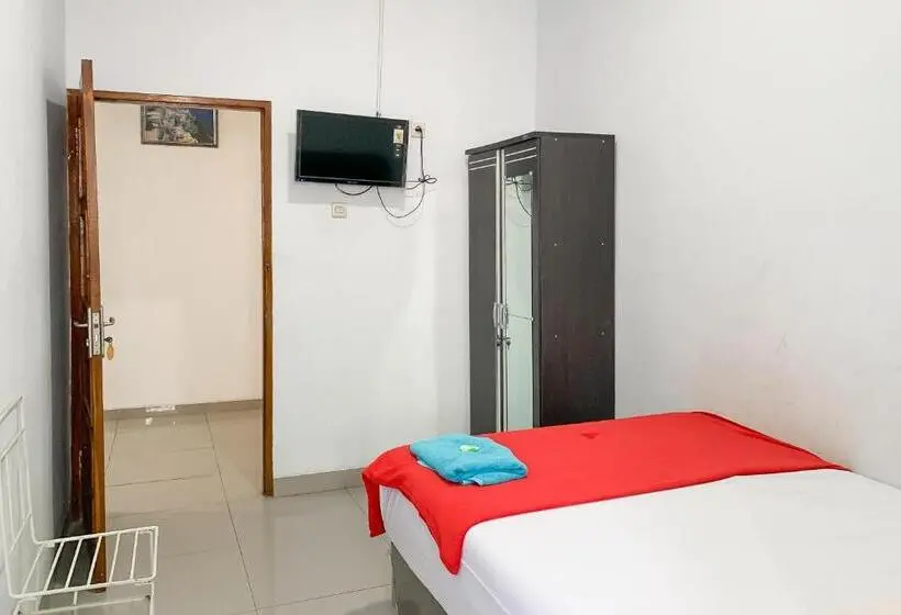 スタンダードルーム, Penginapan Losmen Ayu Pamanukan Redpartner