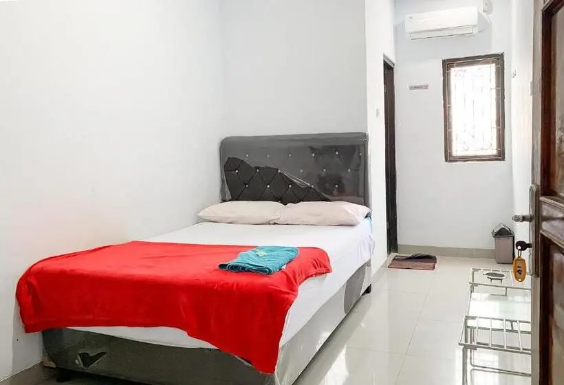 スタンダードルーム, Penginapan Losmen Ayu Pamanukan Redpartner