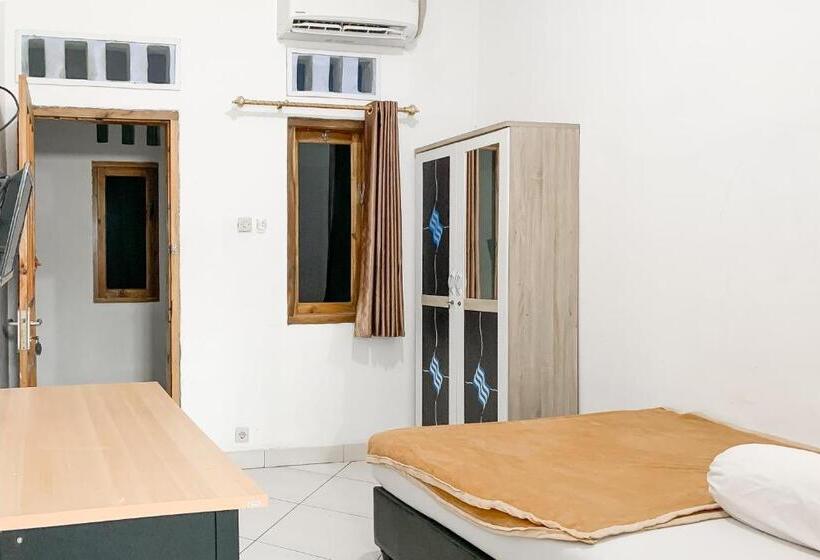 スタンダードルーム, Penginapan Losmen Ayu Pamanukan Redpartner