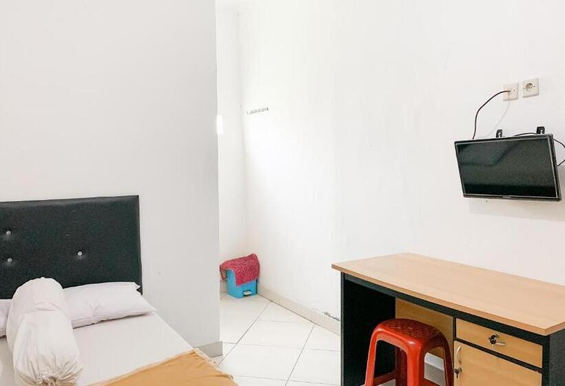 スタンダードルーム, Penginapan Losmen Ayu Pamanukan Redpartner
