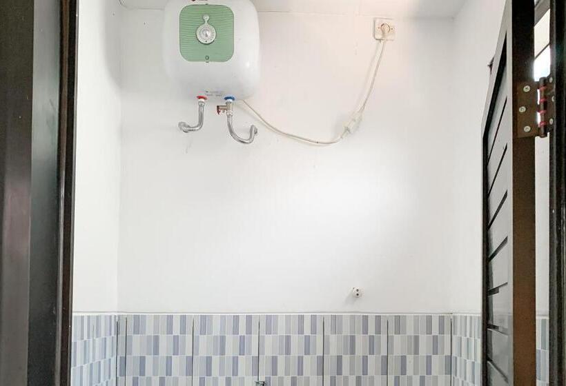 デラックスルーム, Penginapan Losmen Ayu Pamanukan Redpartner