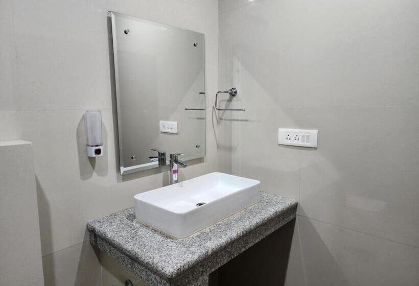 Номер Стандарт, The White House