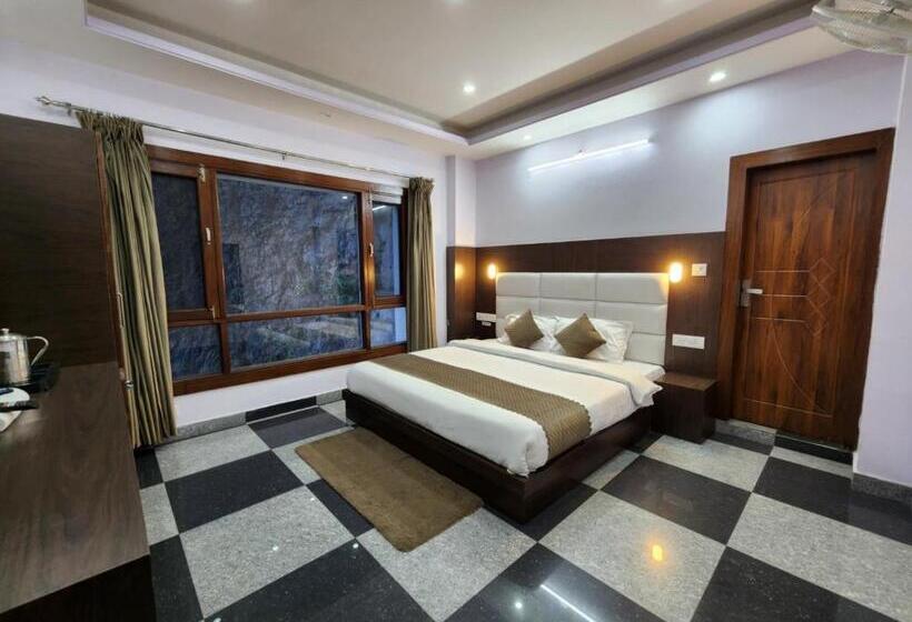 Номер Стандарт, The White House